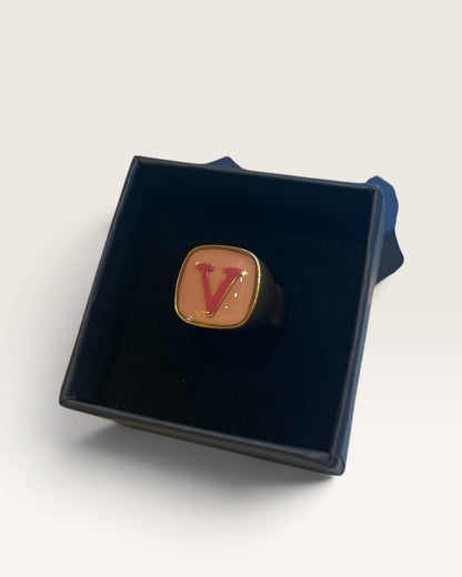 Anello con iniziale UNIQUE