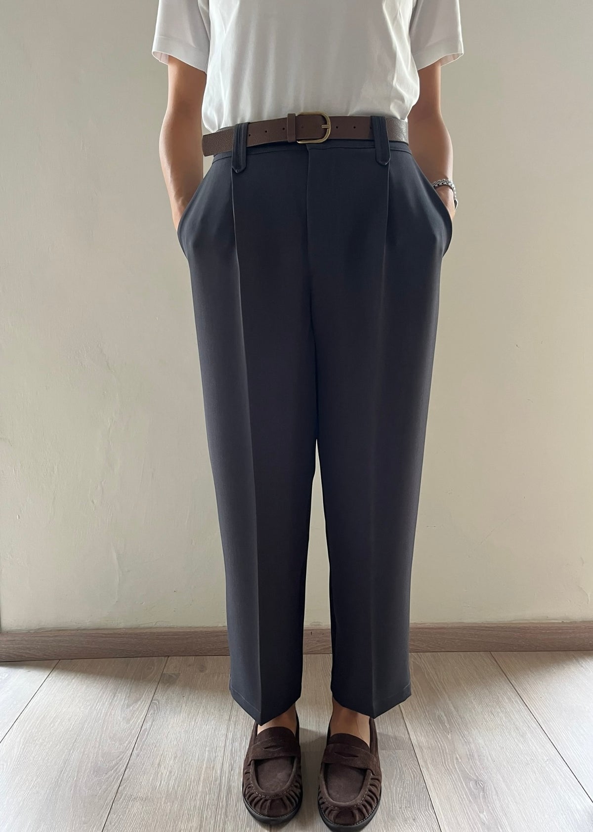 Pantalone con pence e cinta art. AI26-4086 TENSIONE IN