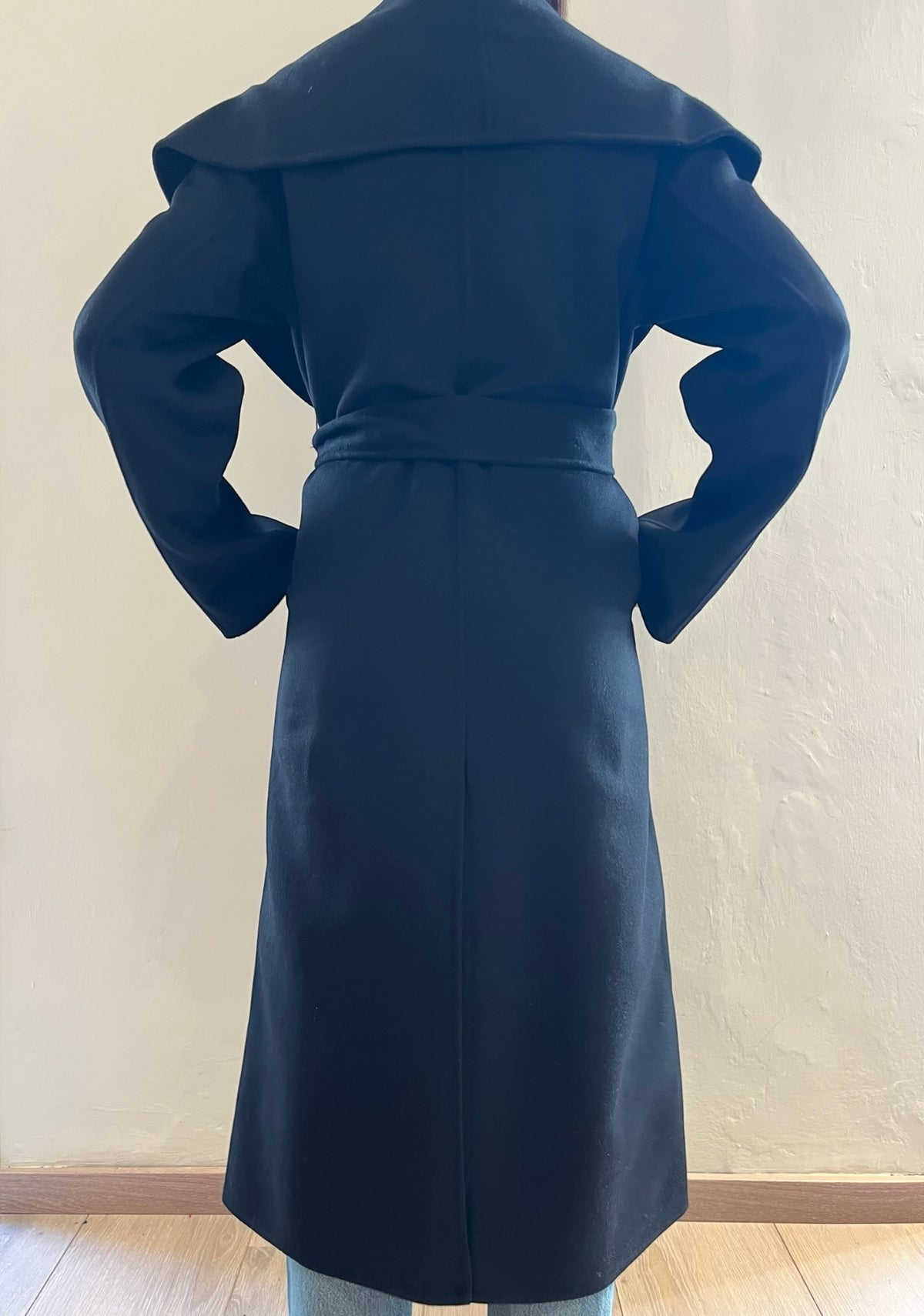 Cappotto con collo ampio e cinta art.TAC0008 VICOLO