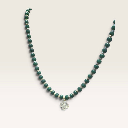 Collana corta con pietre e charm Cloel