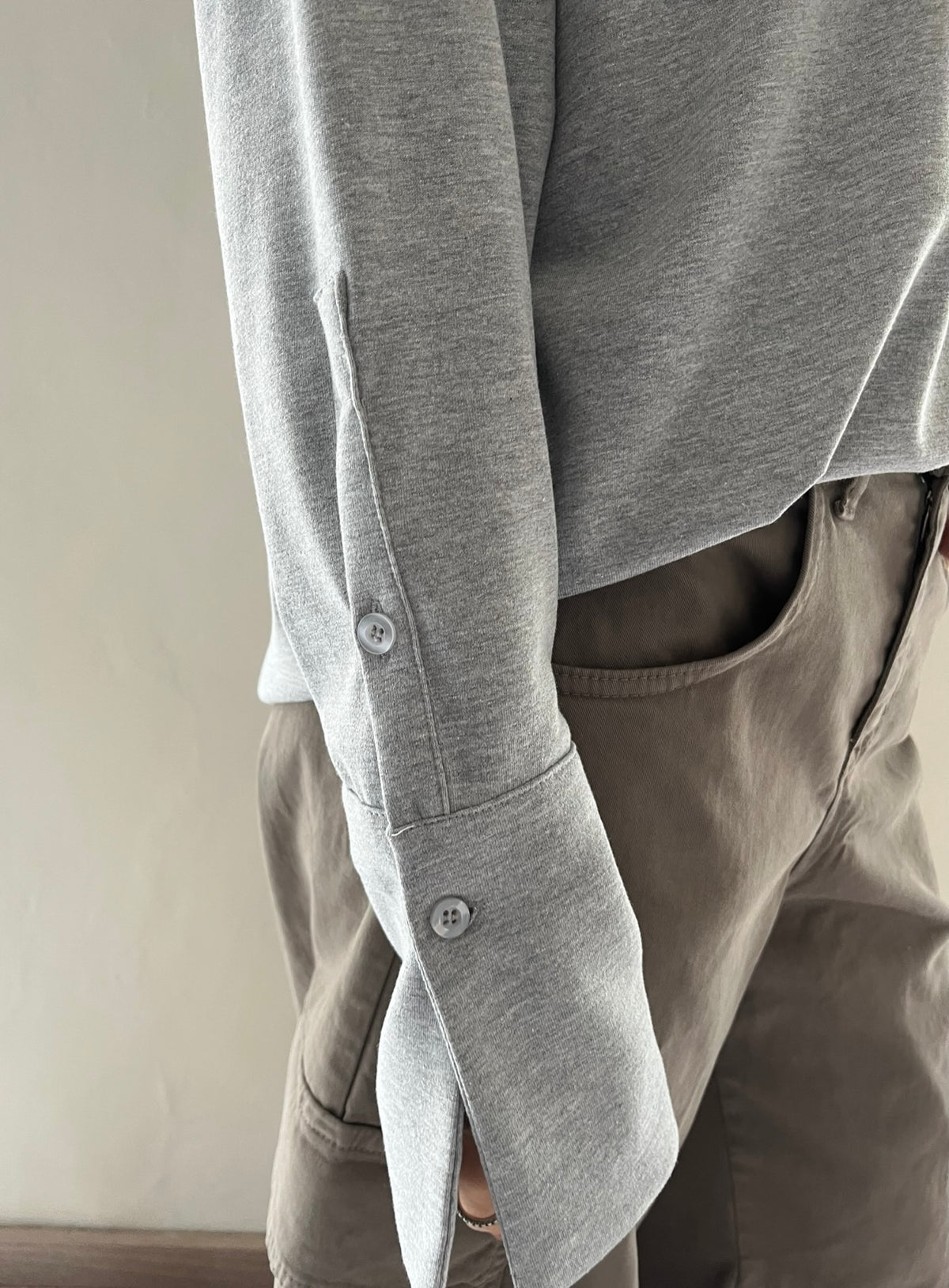 T-shirt oversize con polsino a camicia art. FW260049 TENSIONE IN