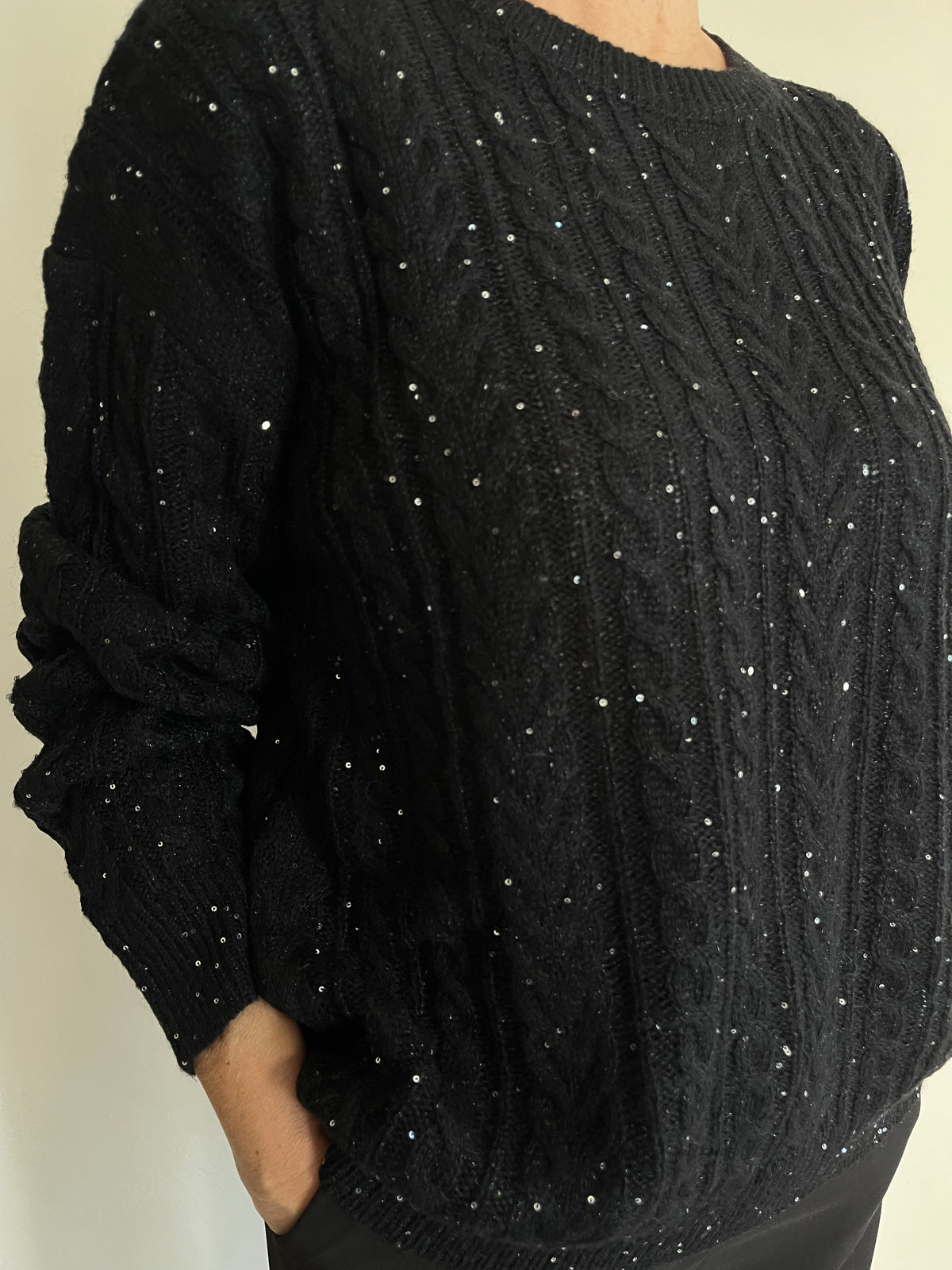 Maglia girocollo con trecce e pailettes art. D66021 SHEIS