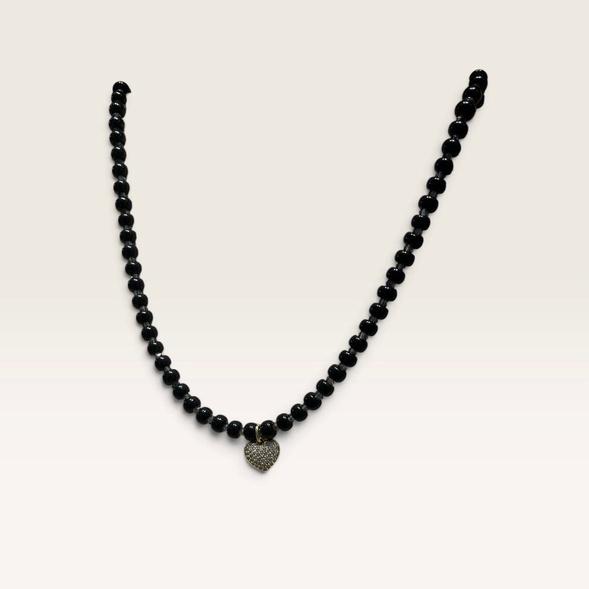 Collana corta con pietre e charm Cloel