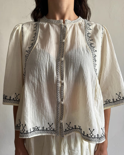 Chemise Melisca panna con ricami neri art. 80504.2 ARTLOVE
