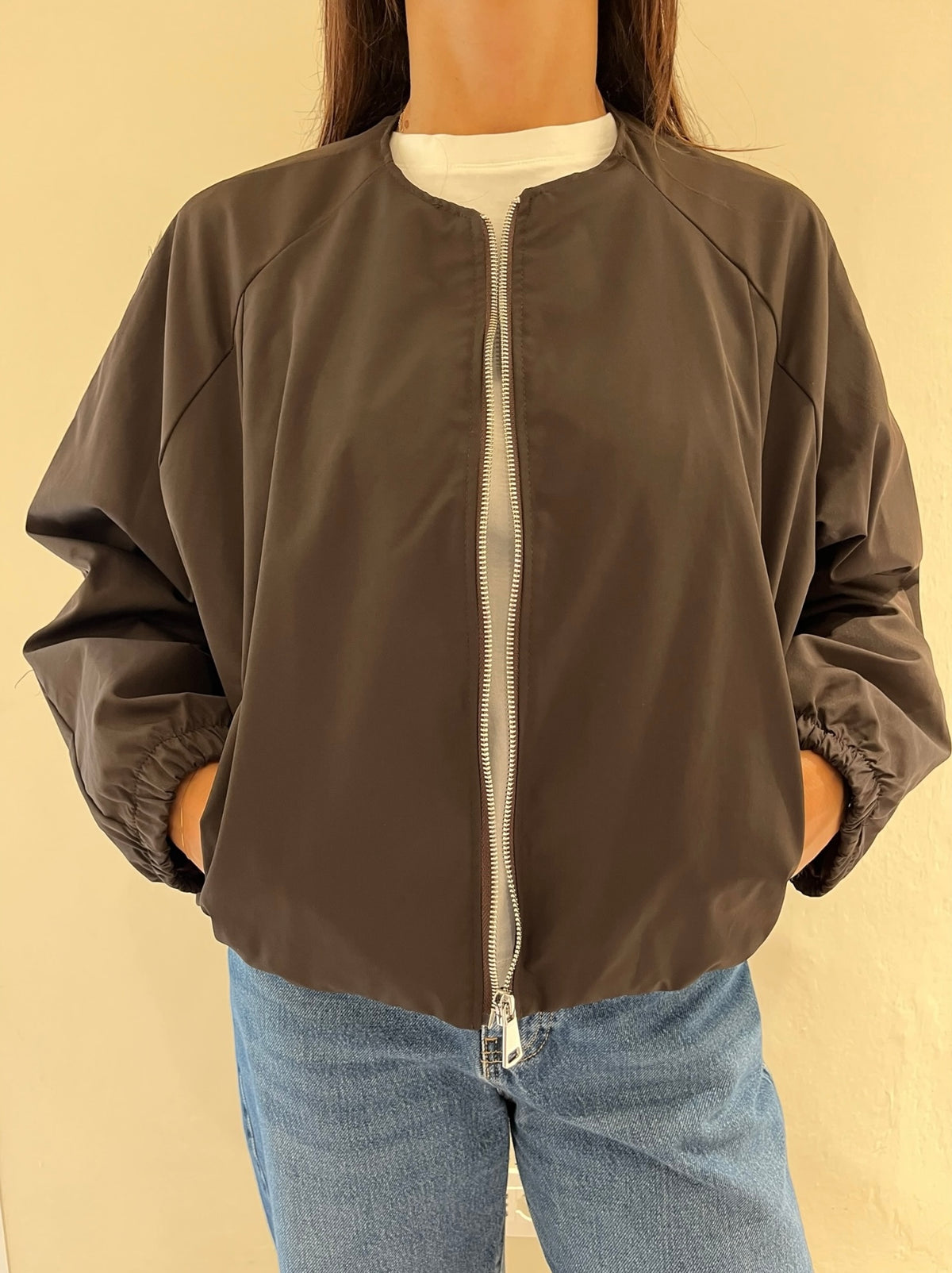 Bomber con zip art. Cheap&Chic
