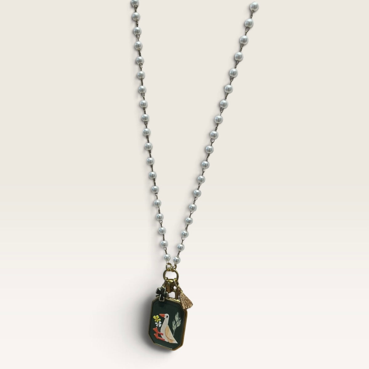 Collana con perle e medaglietta Cloel