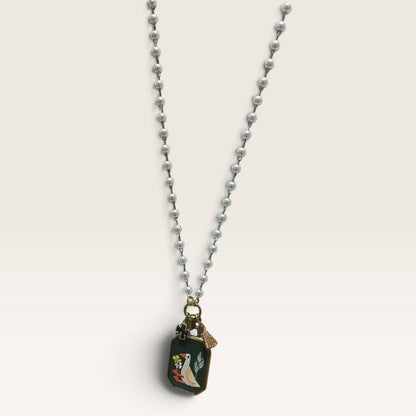Collana con perle e medaglietta Cloel