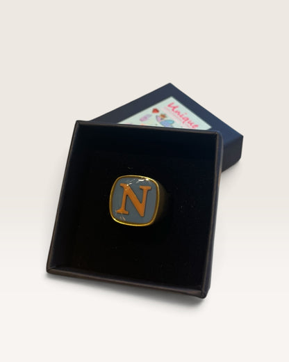 Anello con iniziale UNIQUE