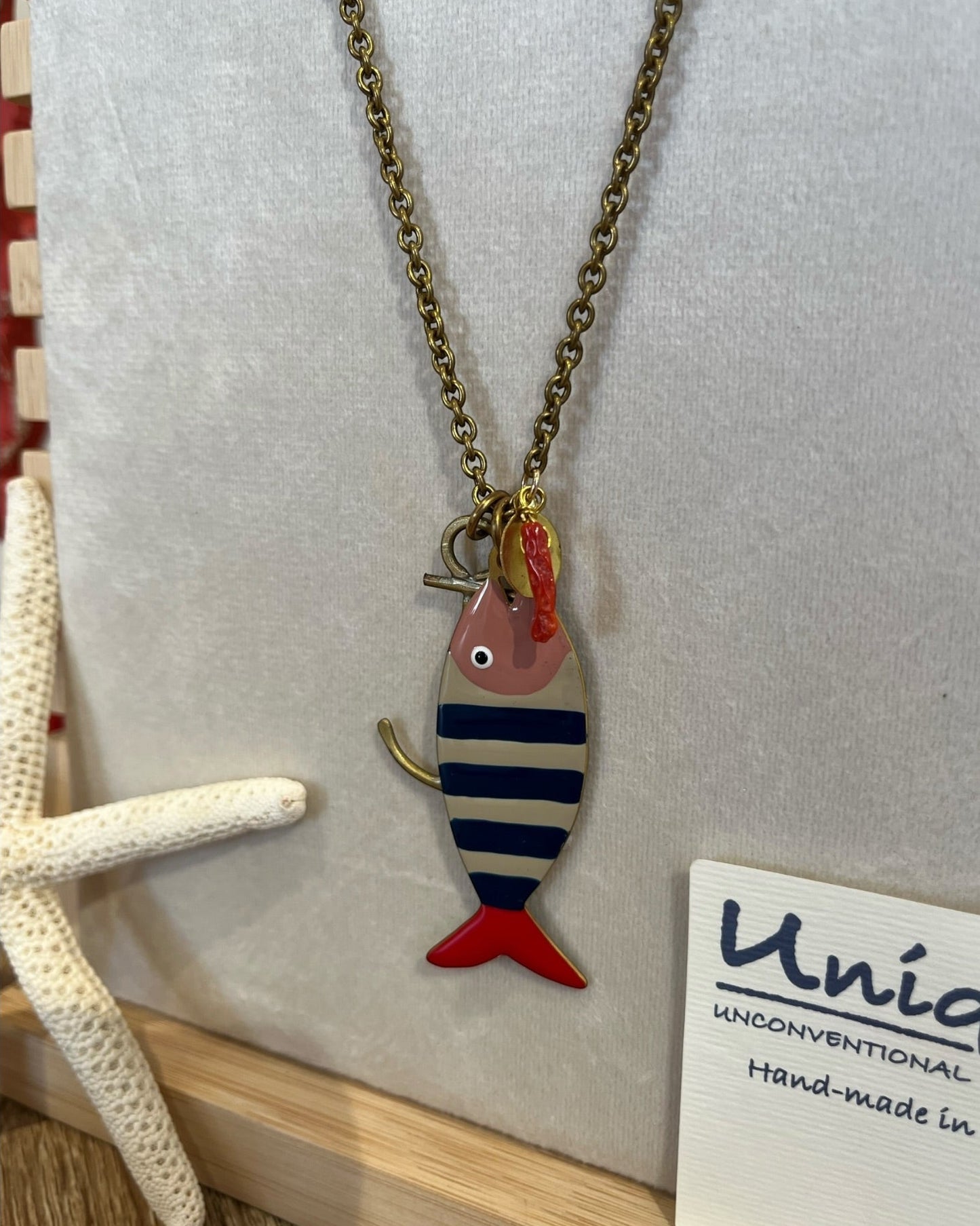 Collana Filippo con catena in bronzo e pesce smaltato a righe UNIQUE
