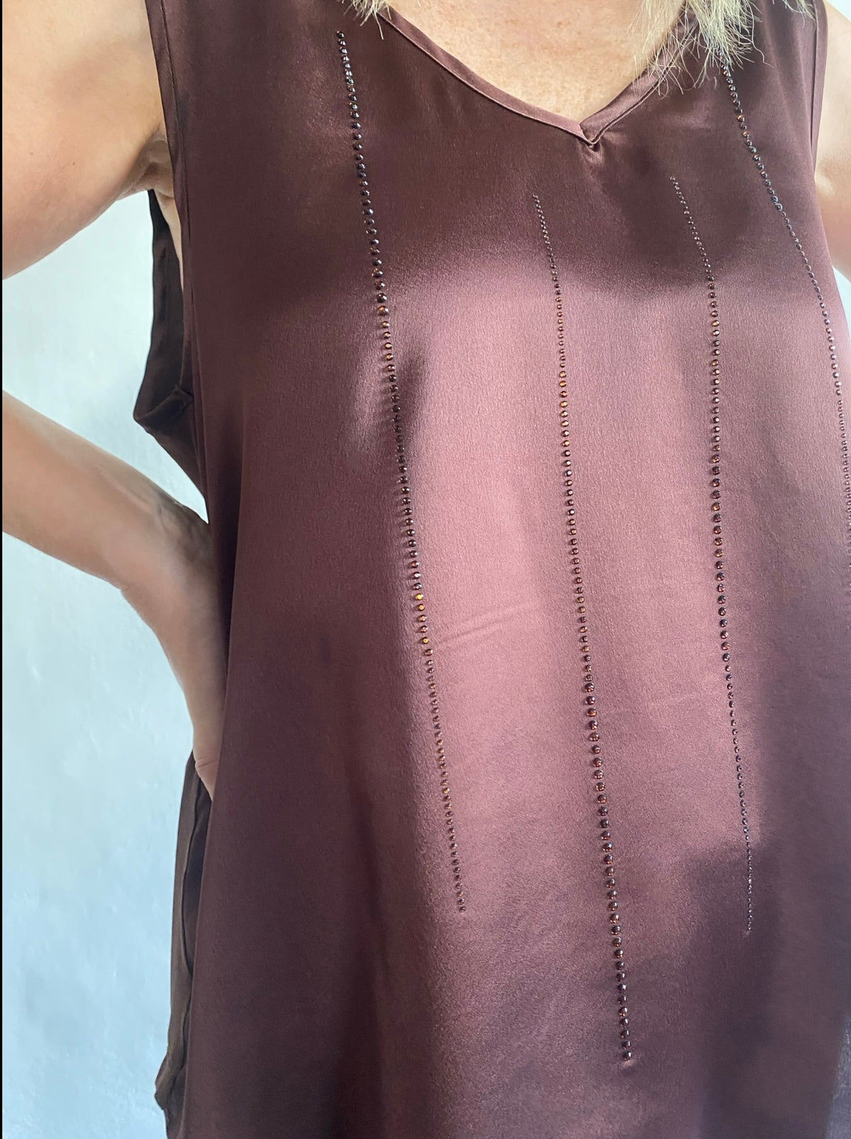 Top con scollo a V e applicazione di cristalli art. L7YBGTALLIN Lola by Sandro Ferrone