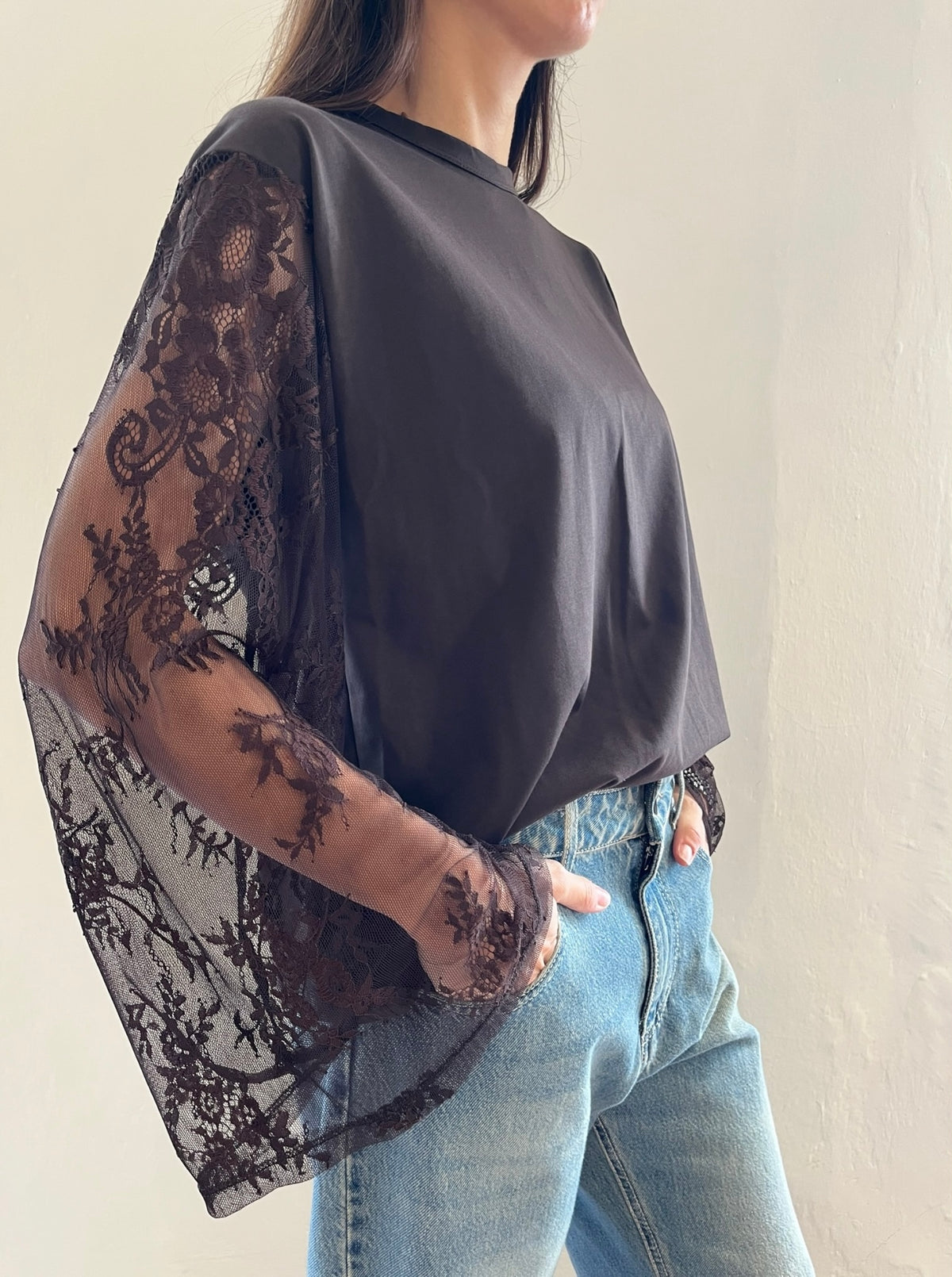 T-shirt oversize con manica ampia in pizzo art. UAC0197 VICOLO