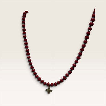 Collana corta con pietre e charm Cloel