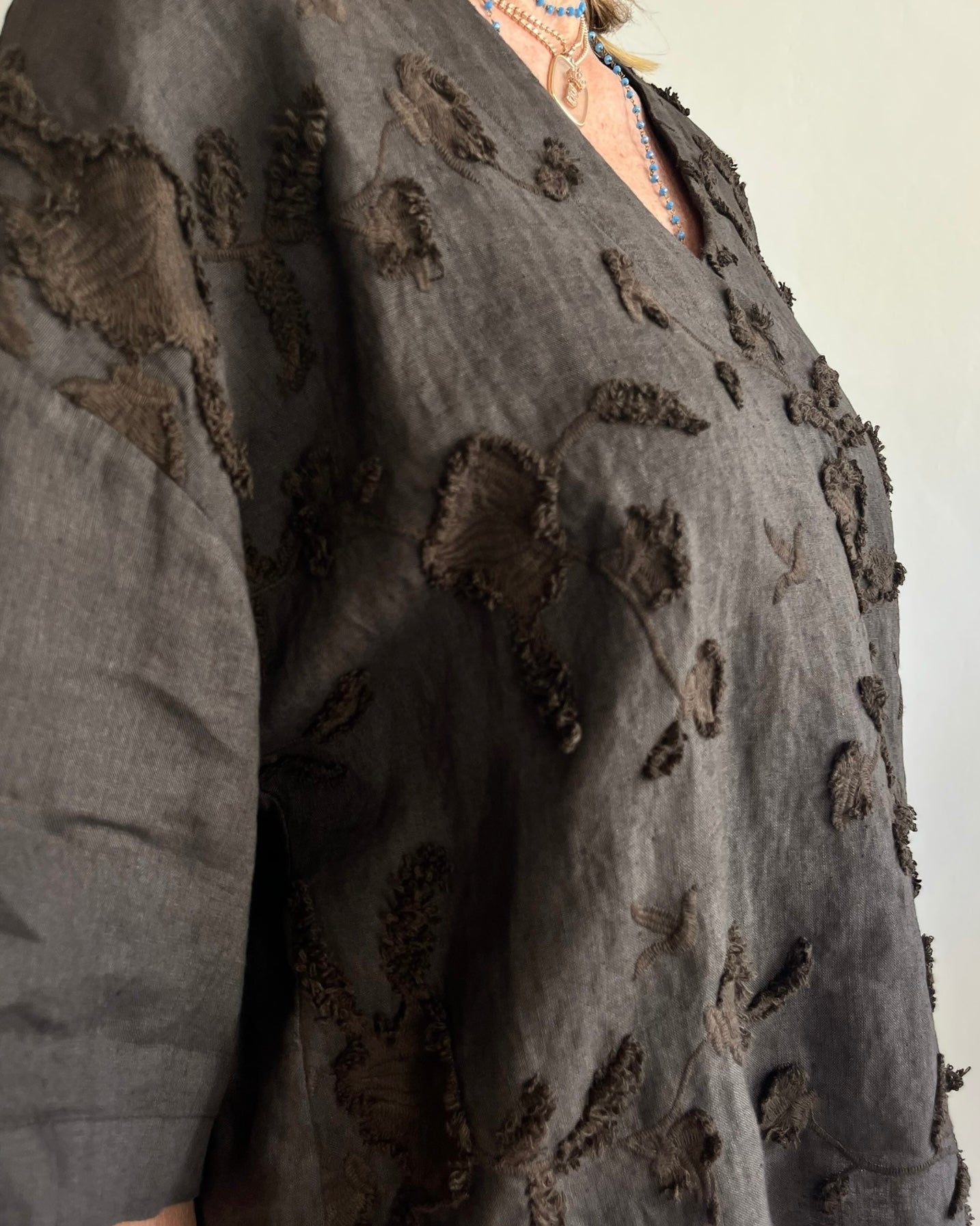 Casacca in lino con ricami art.26-86M VLT’S