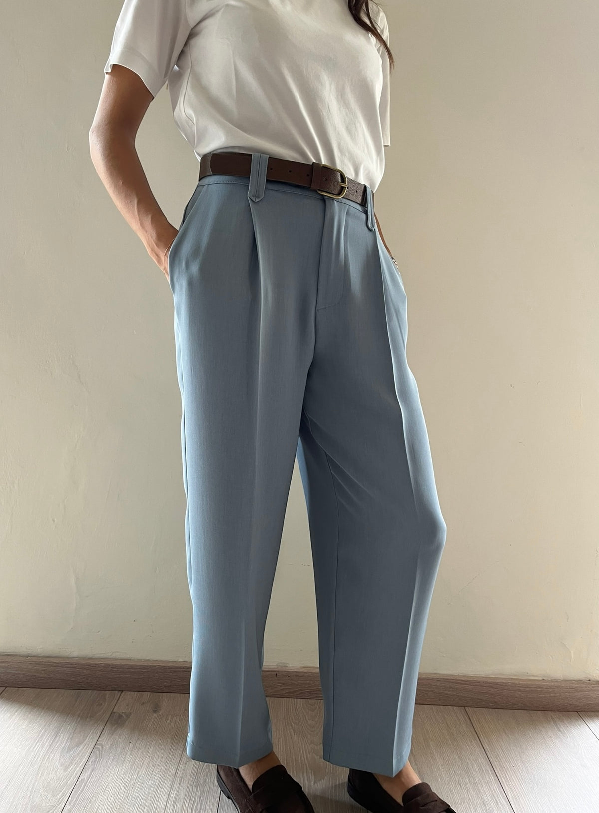 Pantalone con pence e cinta art. AI26-4086 TENSIONE IN