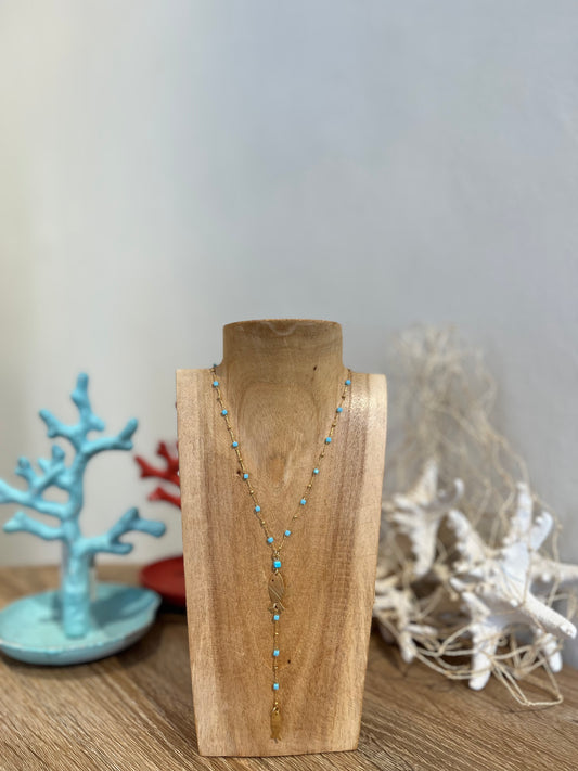 Collana ad un filo con pietre e pesci