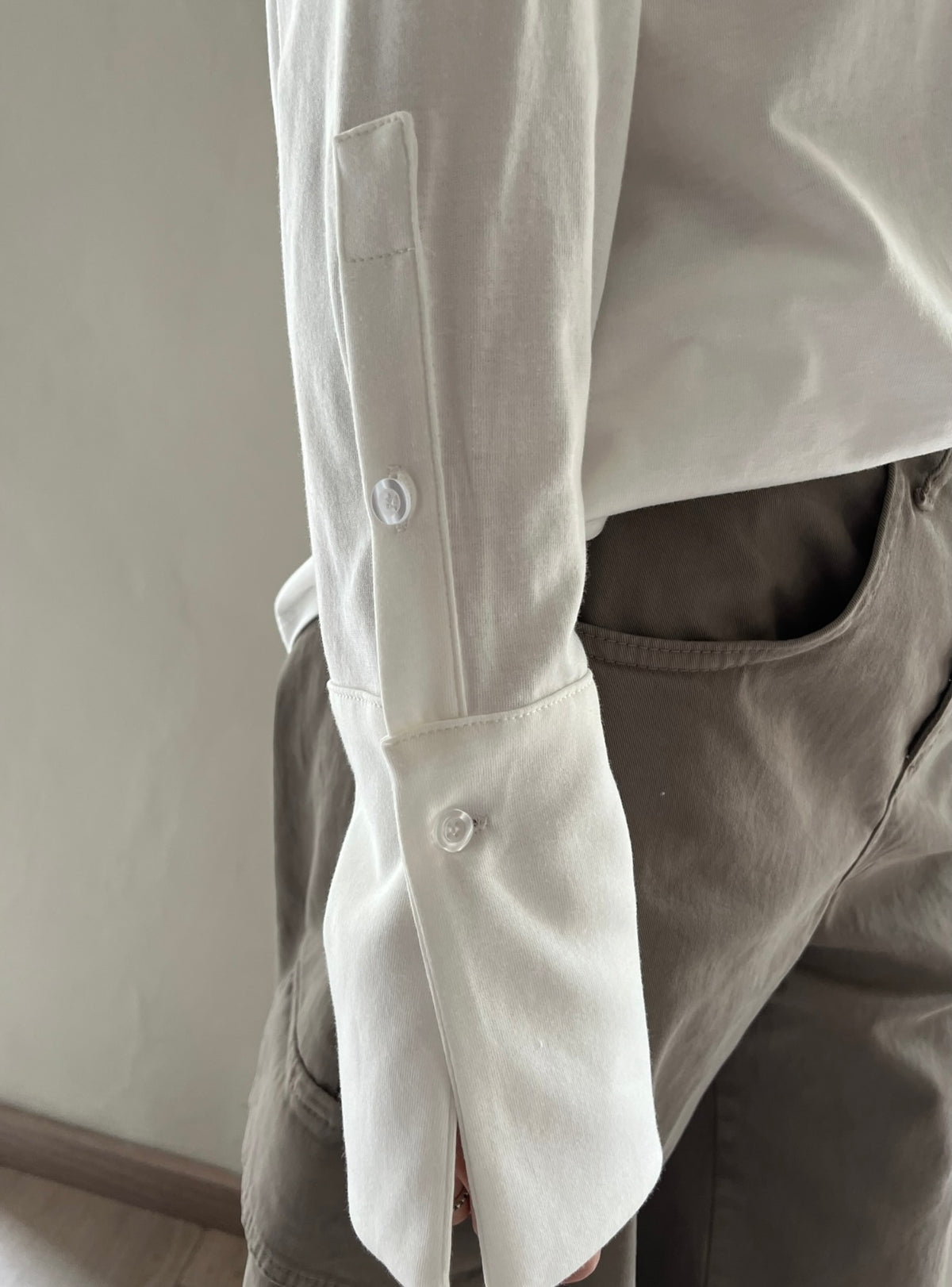 T-shirt oversize con polsino a camicia art. FW260049 TENSIONE IN