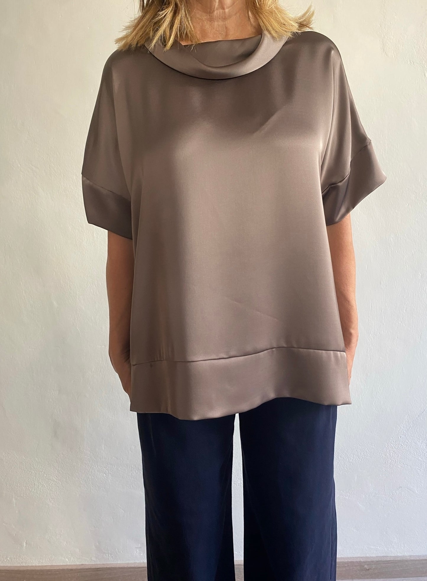 Blusa a maniche corte con collo ad anello art. L24YBGVERBENA Lola by Sandro Ferrone