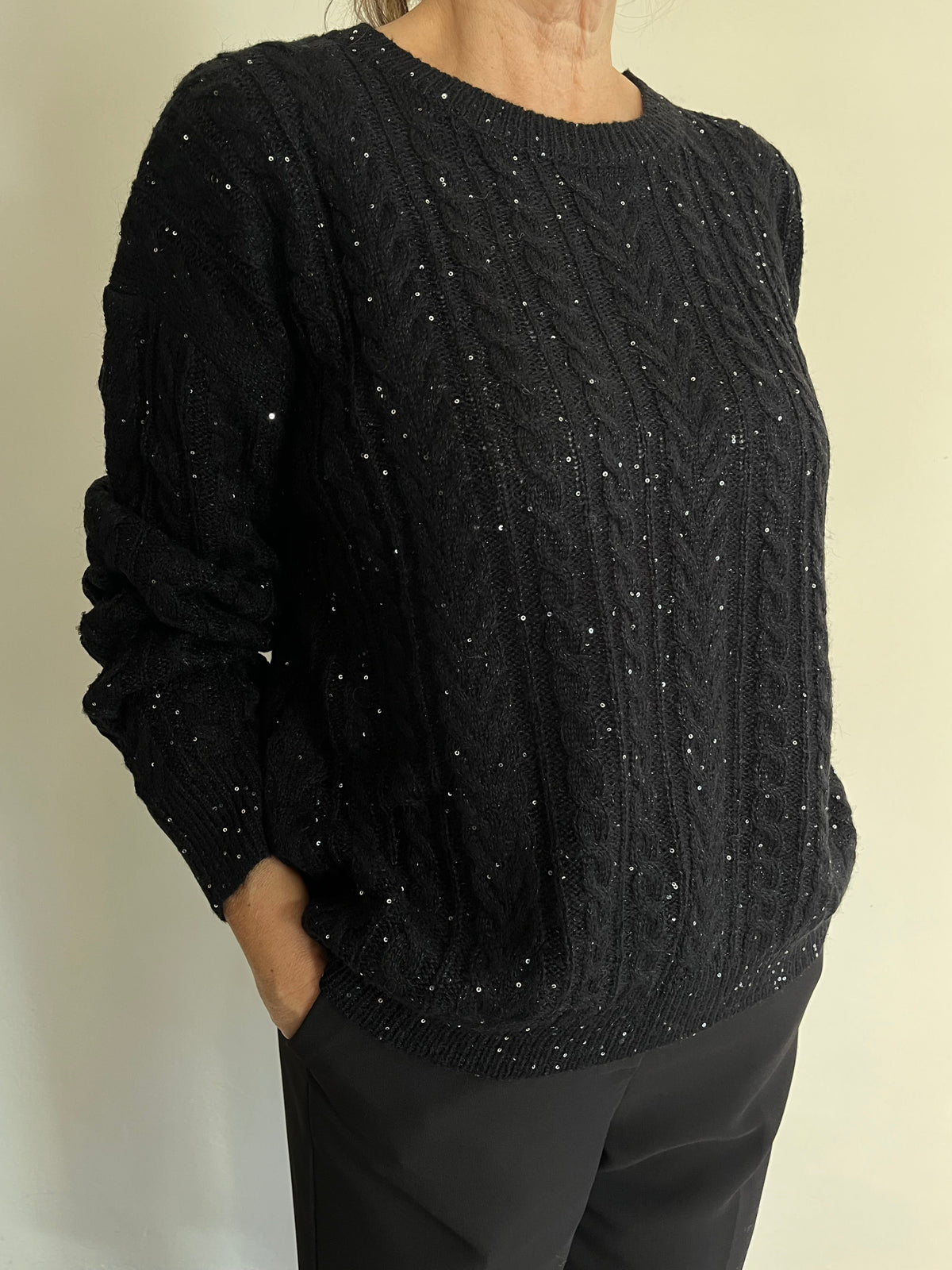 Maglia girocollo con trecce e pailettes art. D66021 SHEIS