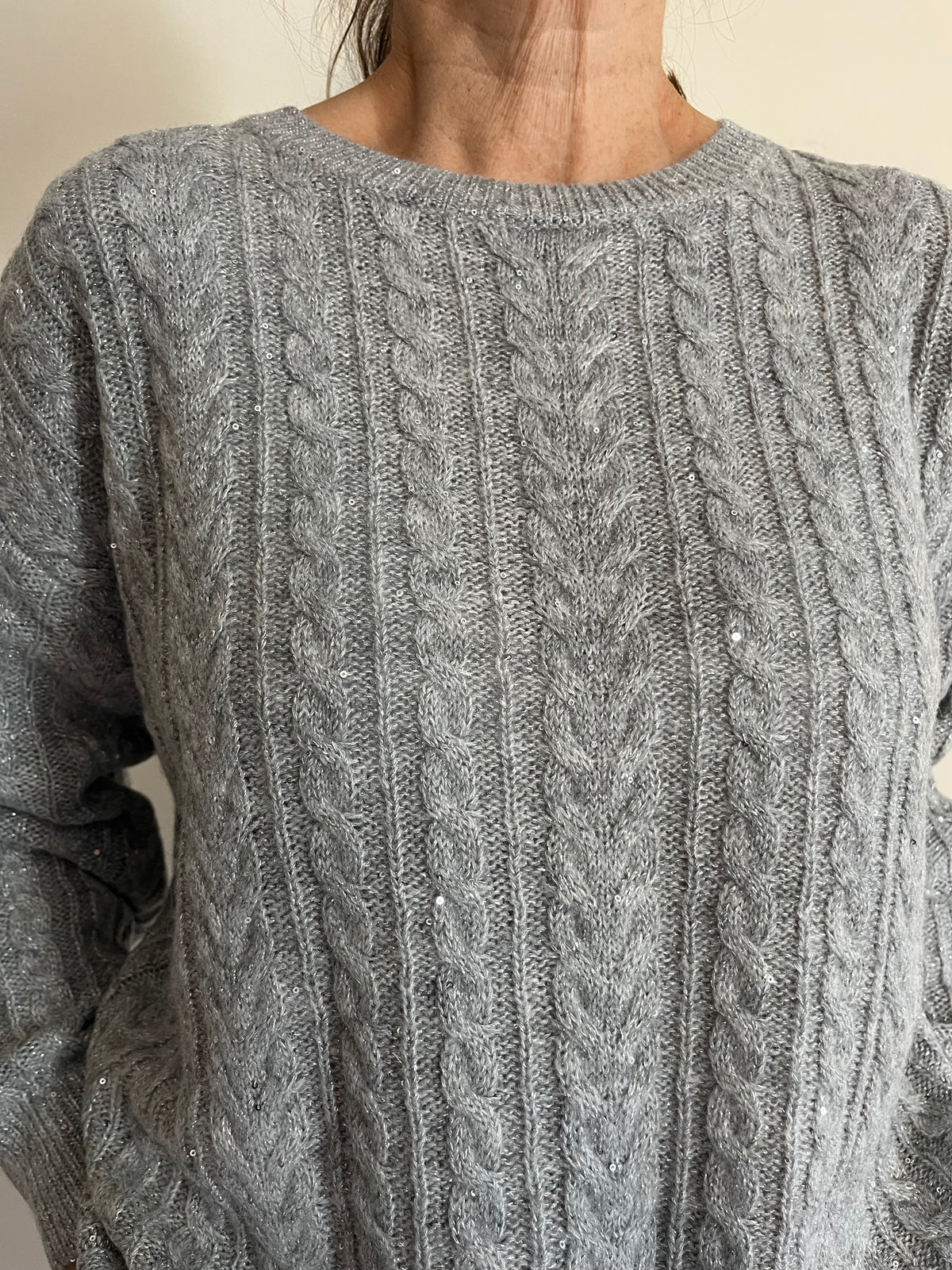 Maglia girocollo con trecce e pailettes art. D66021 SHEIS