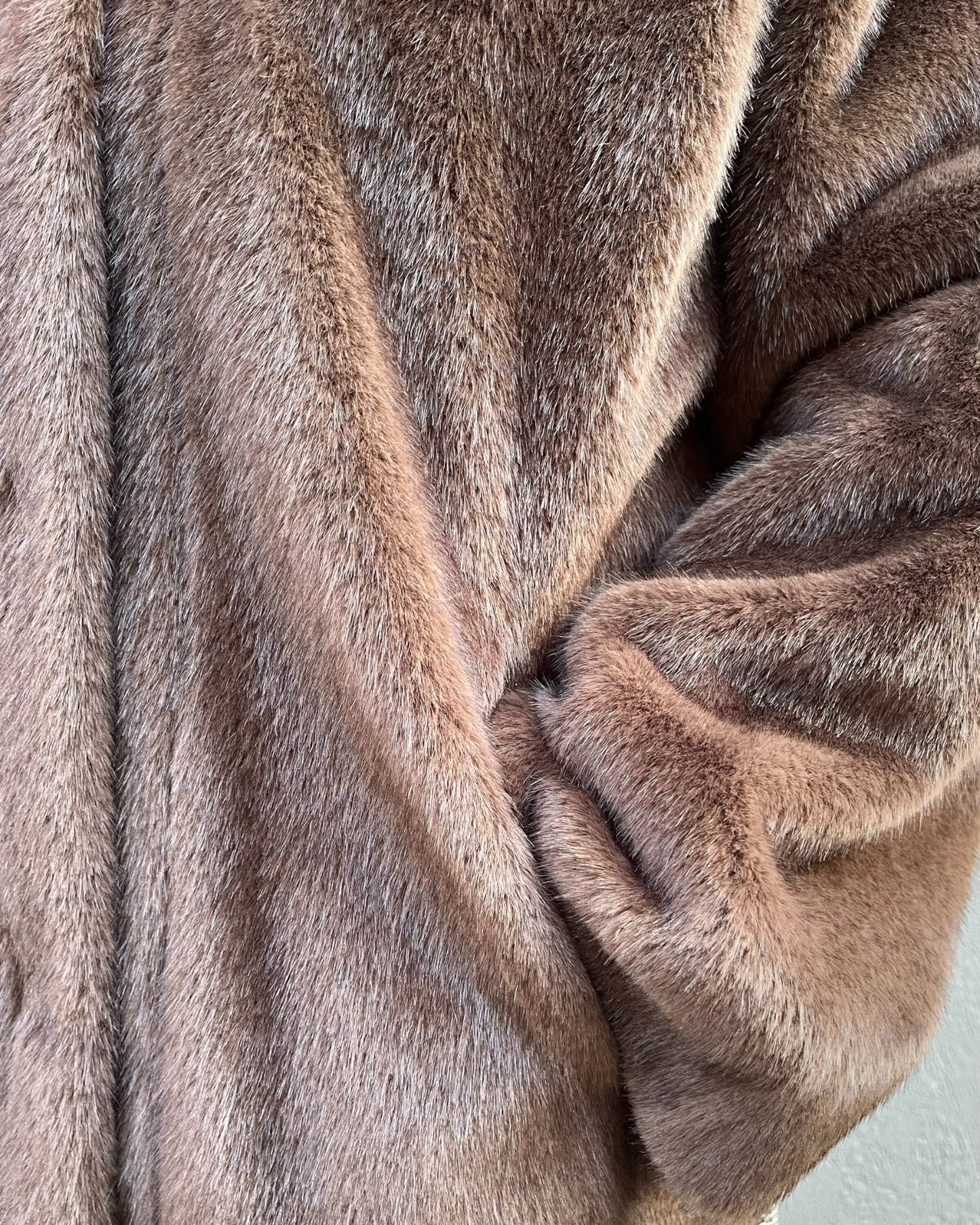 Ecopelliccia over con cappuccio Art. 25W.NL.059.01 SATINETTE