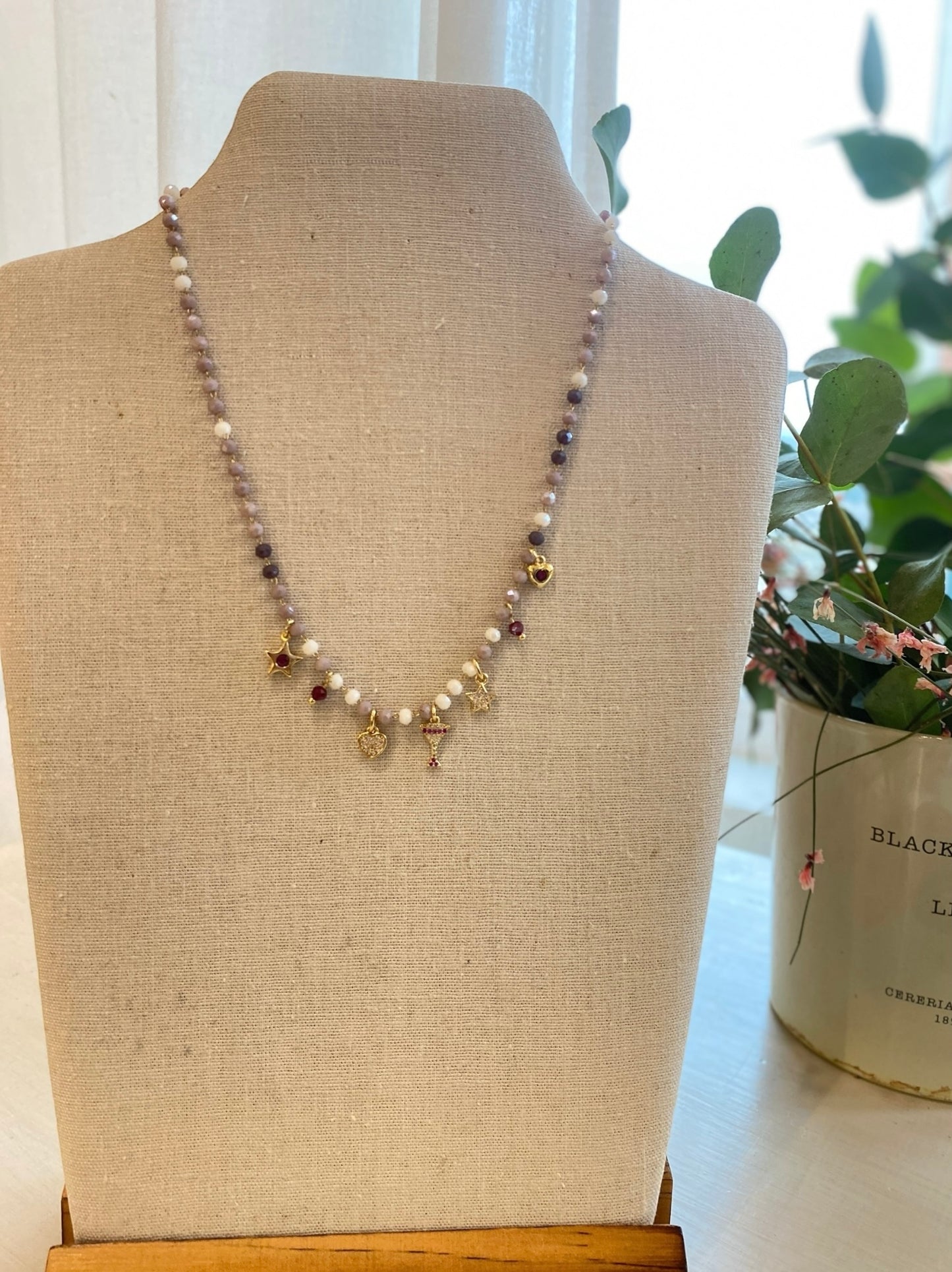 Collana con perline colorate e ciondoli CLOEL