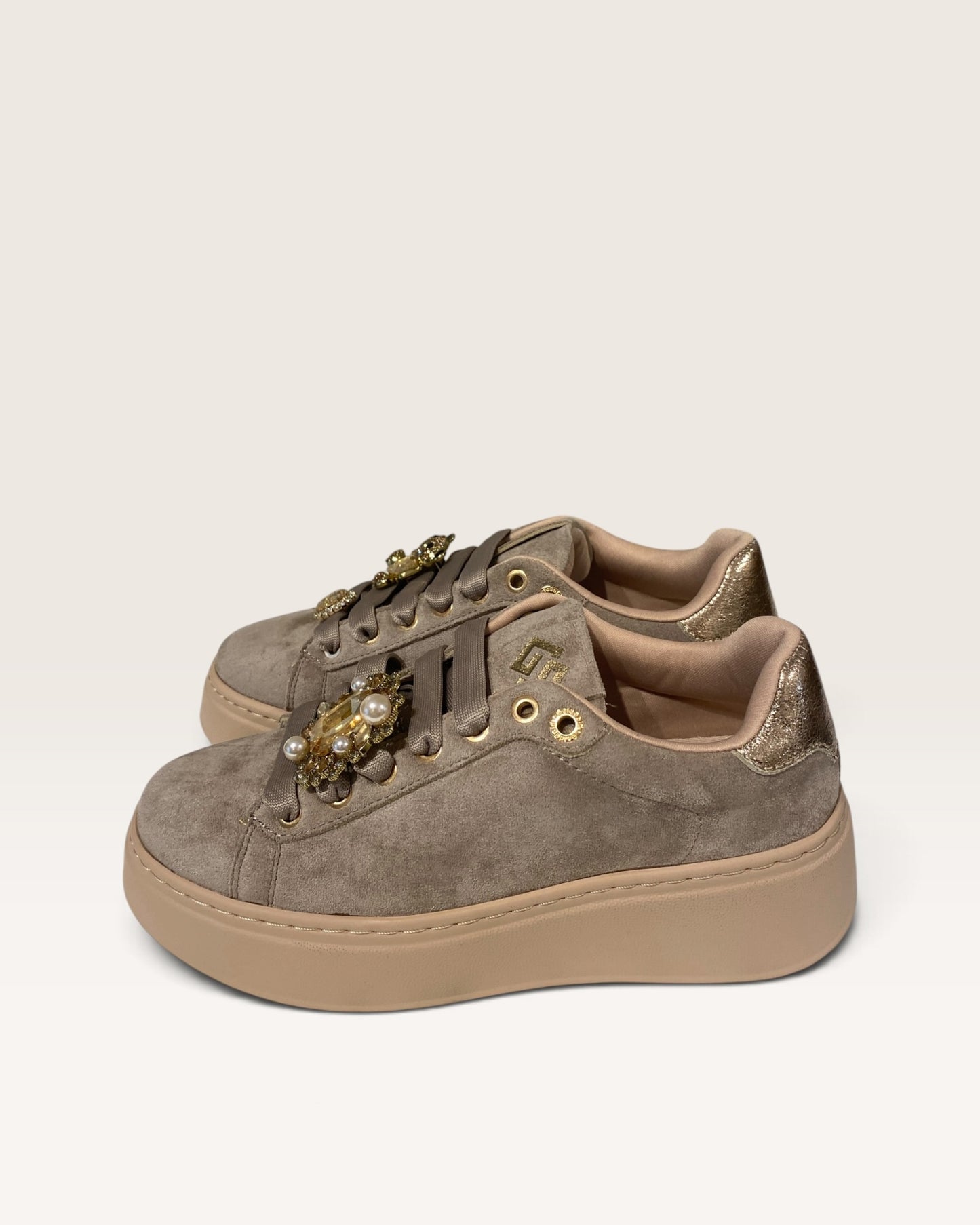 Sneakers con charms art. GB1093-1
