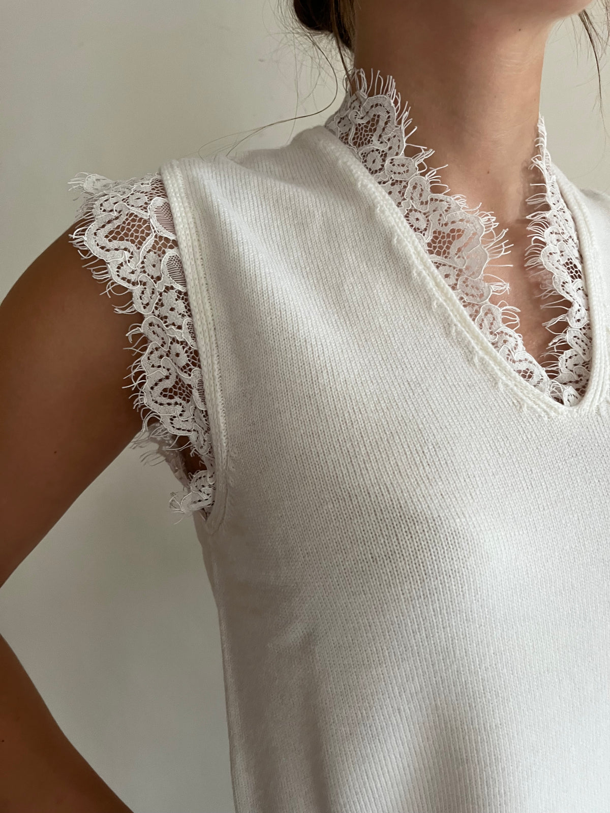 Gilet in maglia con inserti in pizzo art. WF8664 Tensione In