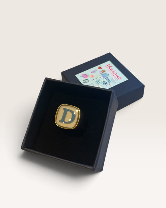 Anello con iniziale UNIQUE