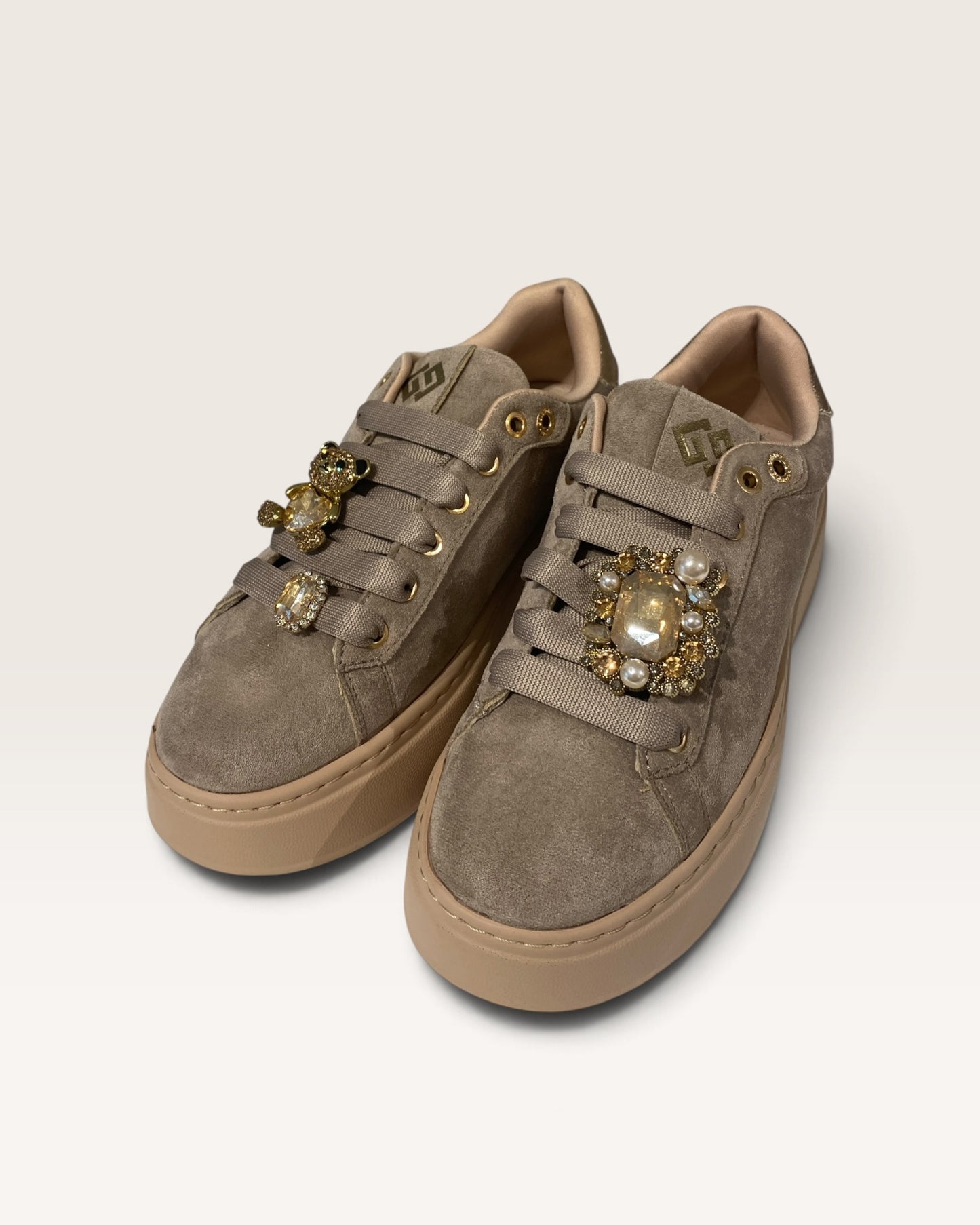 Sneakers con charms art. GB1093-1