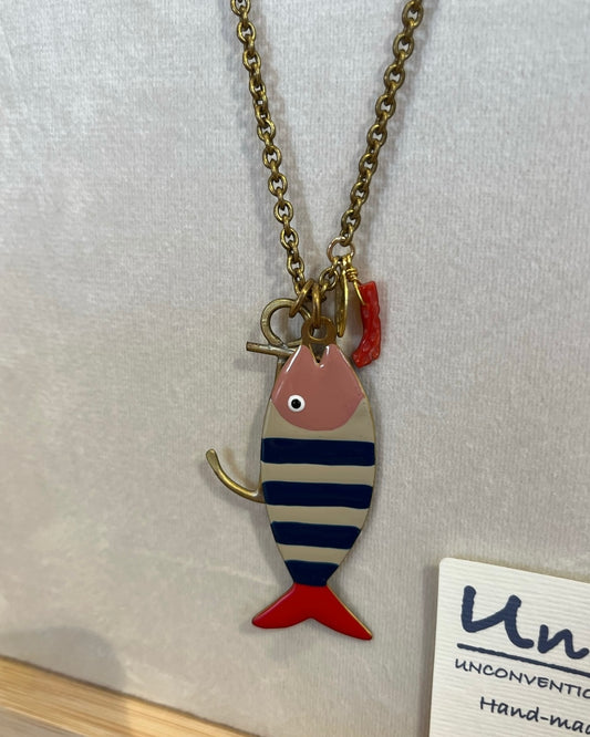 Collana Filippo con catena in bronzo e pesce smaltato a righe UNIQUE