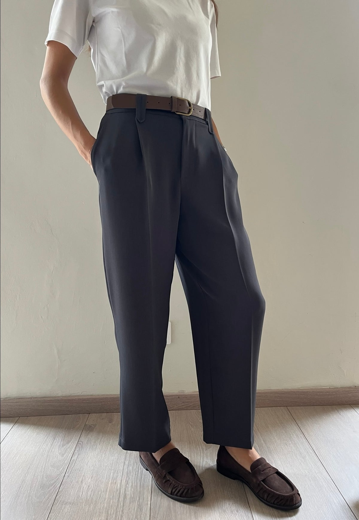Pantalone con pence e cinta art. AI26-4086 TENSIONE IN