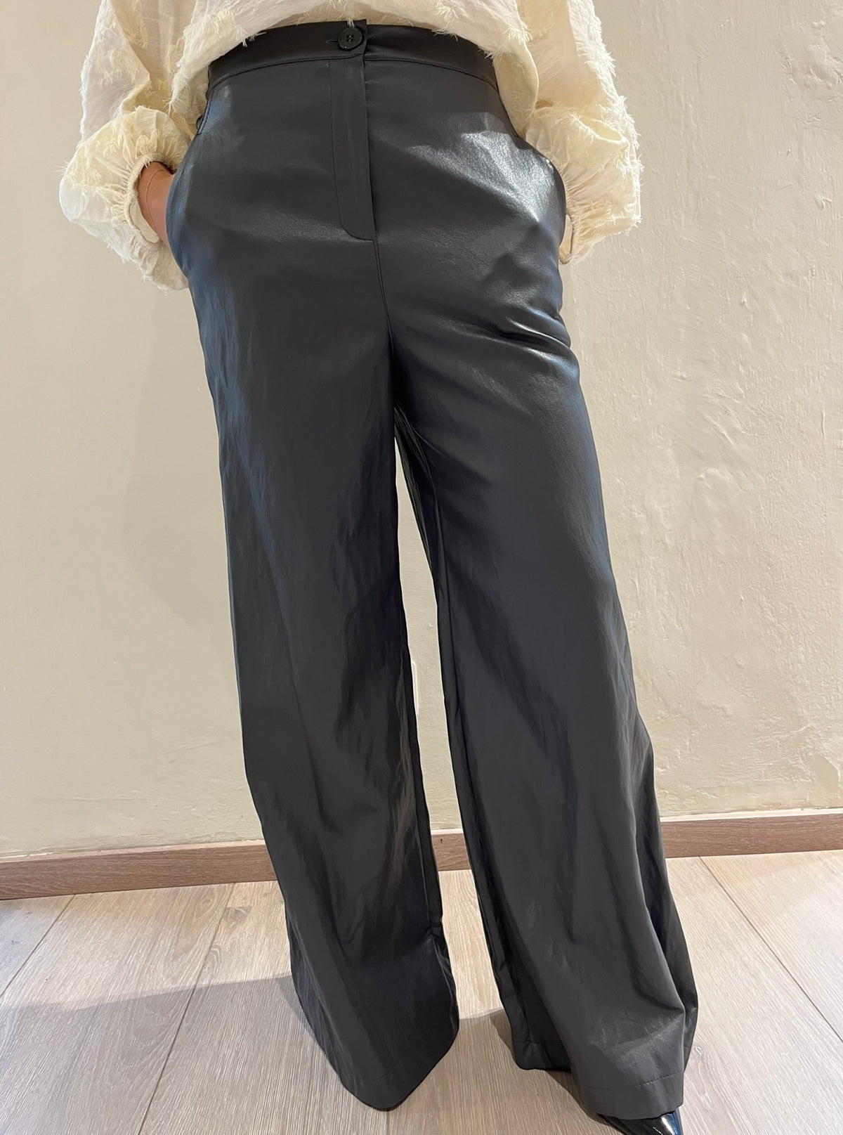 Pantalone a palazzo in ecopelle art. 22225AI26CAMP TENSIONE IN
