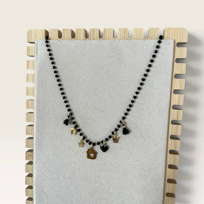 Collana con perline colorate, charms e mappetti Cloel