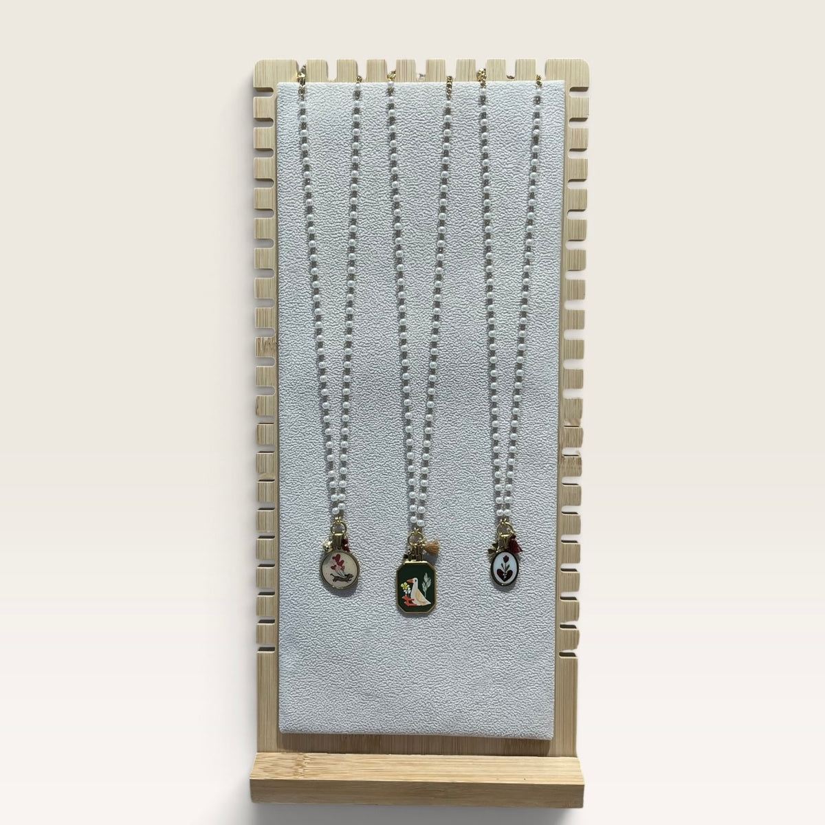 Collana con perle e medaglietta Cloel