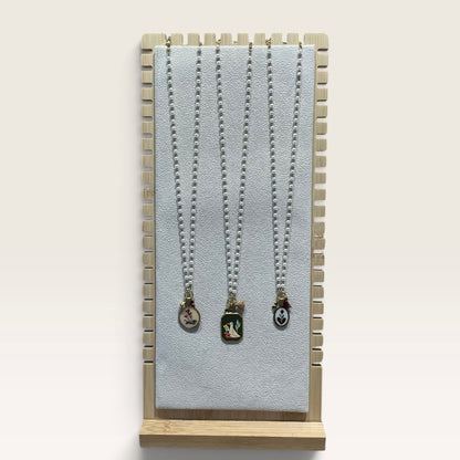 Collana con perle e medaglietta Cloel