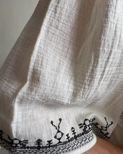 Chemise Melisca panna con ricami neri art. 80504.2 ARTLOVE