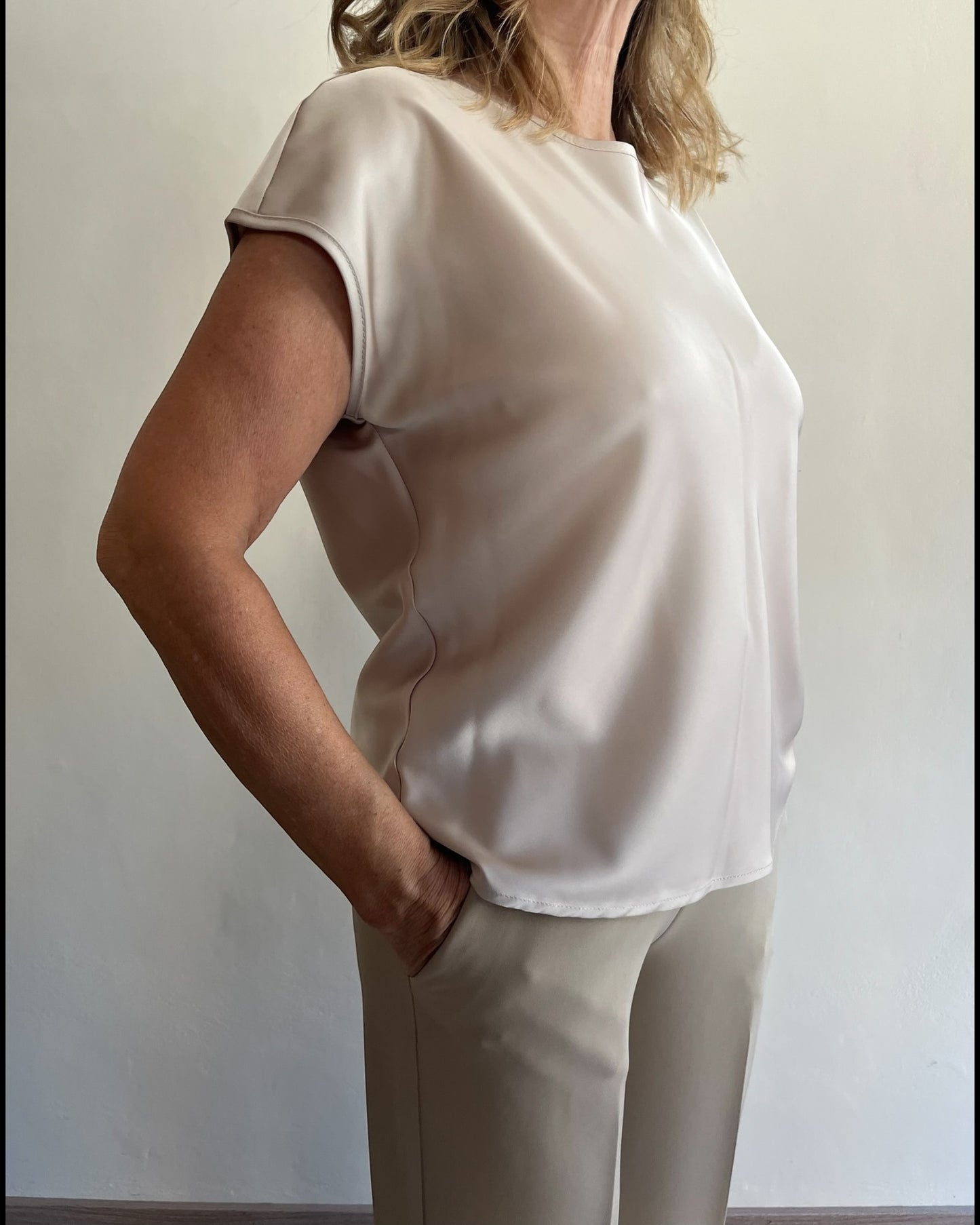 Blusa a manica corta effetto raso art. S22YBGLEA Sandro Ferrone