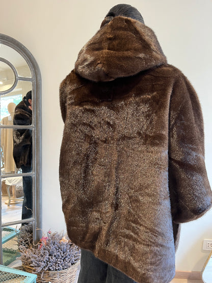 Poncho in ecopelliccia con cappuccio e tasche art. 0567 CHEAP&CHIC