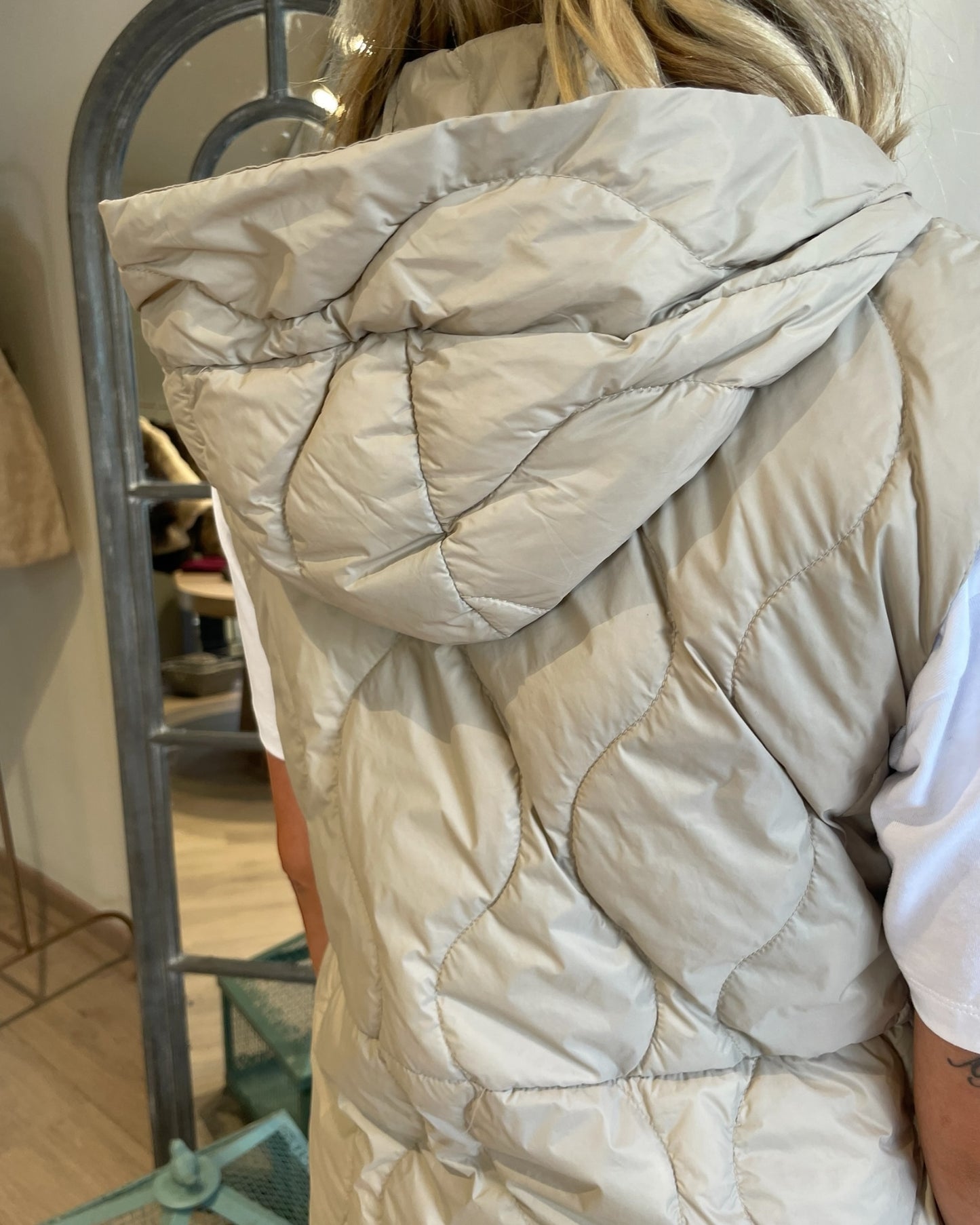 Gilet trapuntato con cappuccio art. TF0043 VICOLO