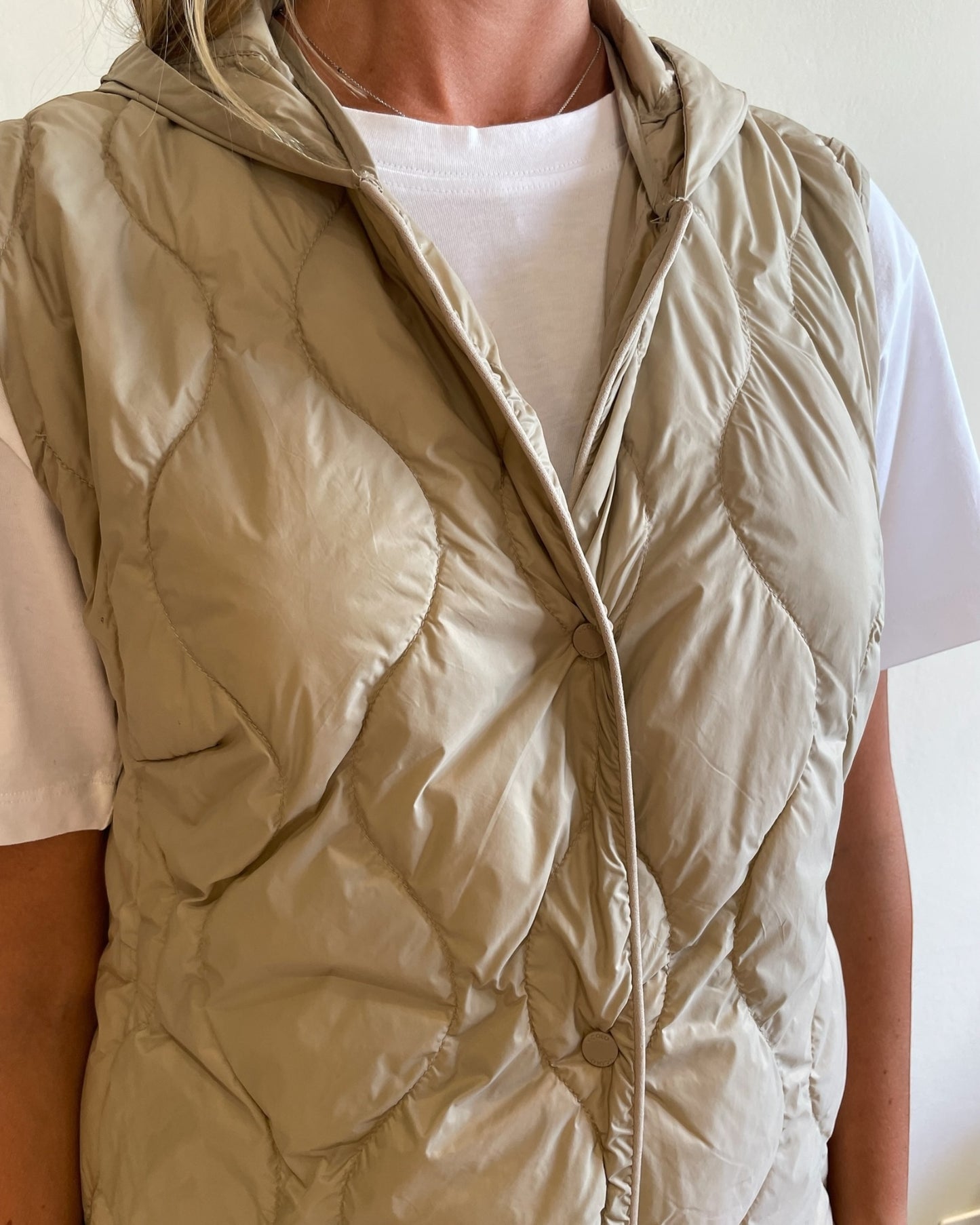 Gilet trapuntato con cappuccio art. TF0043 VICOLO