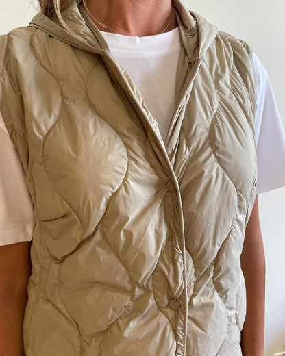 Gilet trapuntato con cappuccio art. TF0043 VICOLO