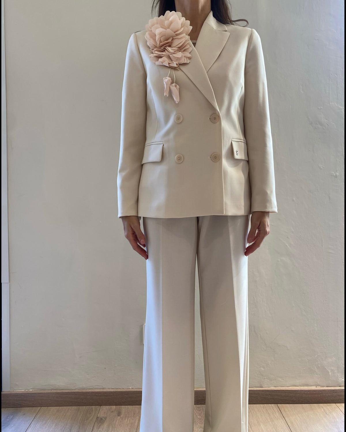 Tailleur con giacca doppiopetto e pantalone ampio art. N493UNOCCI PLEASE