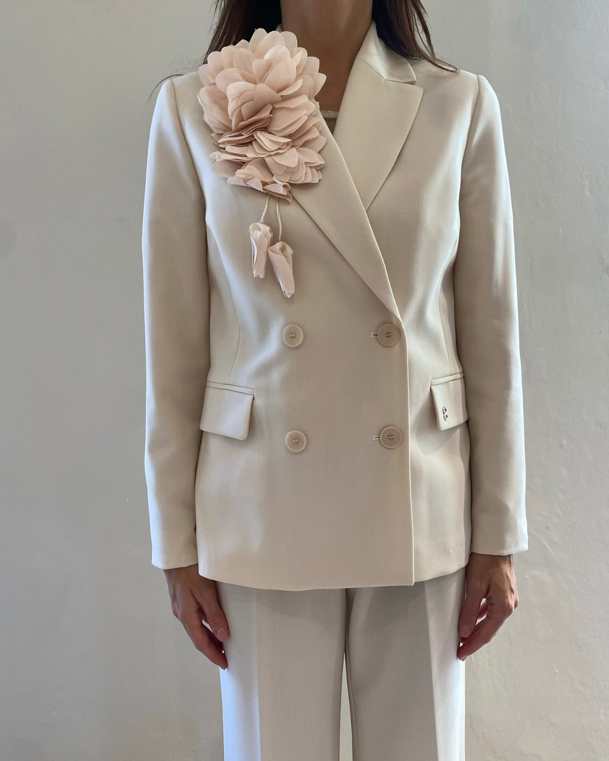 Tailleur con giacca doppiopetto e pantalone ampio art. N493UNOCCI PLEASE