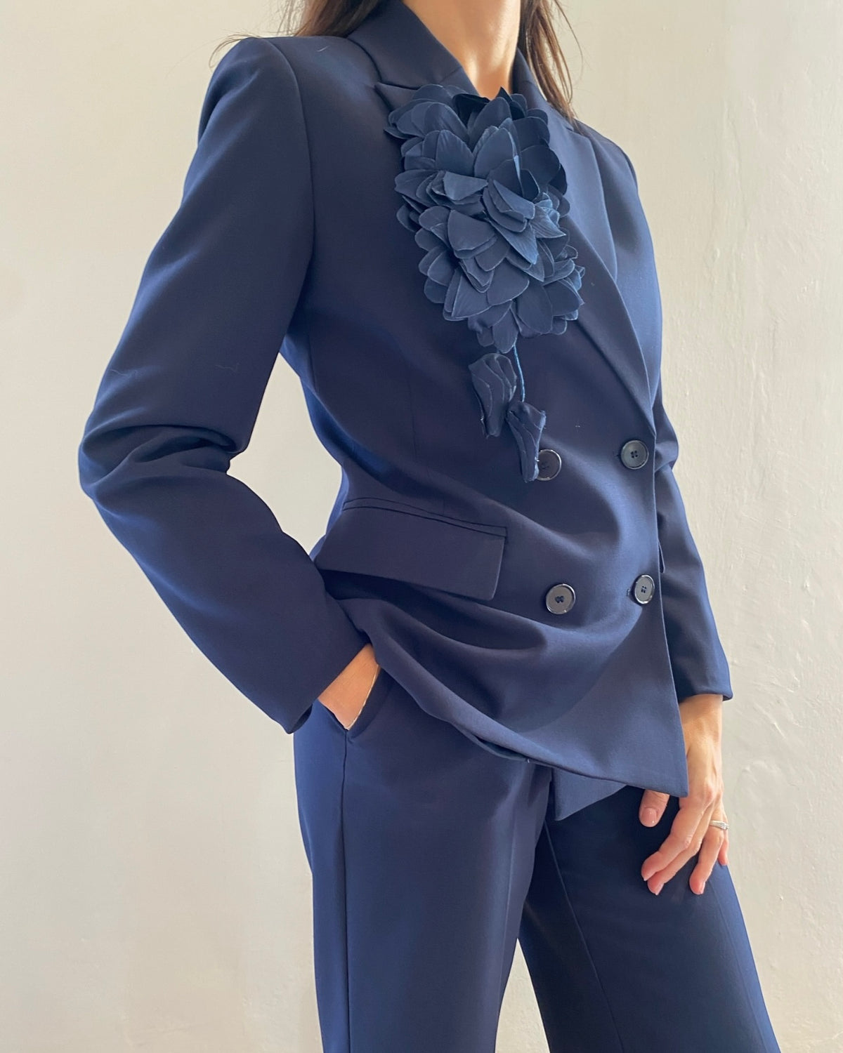 Tailleur con giacca doppiopetto e pantalone ampio art. N493UNOCCI PLEASE