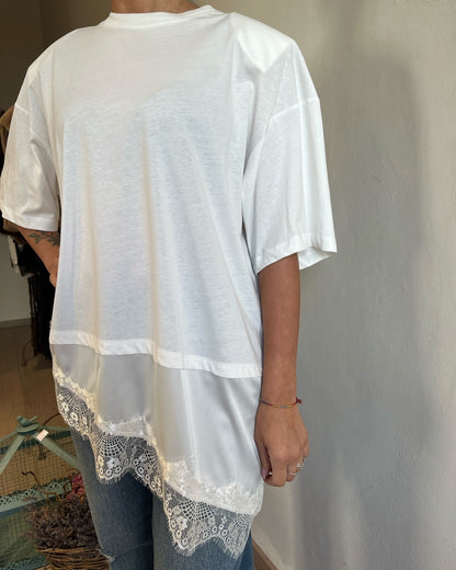 T-shirt spallina con pizzo art. 26M1026 TENSIONE IN