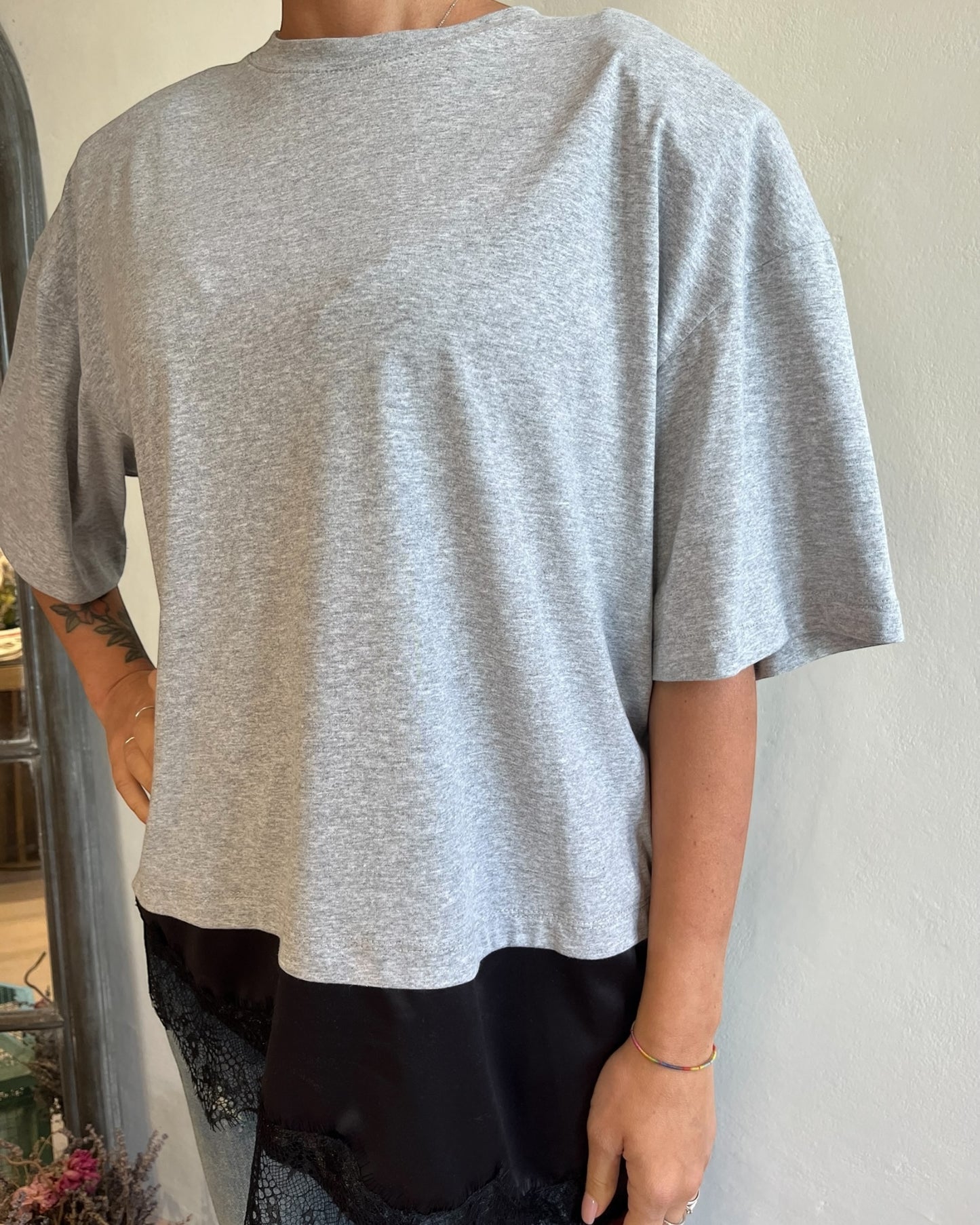 T-shirt spallina con pizzo art. 26M1026 TENSIONE IN