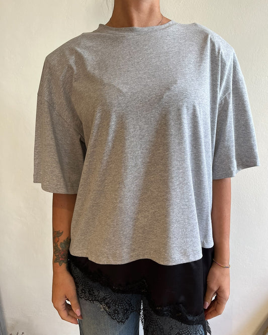 T-shirt spallina con pizzo art. 26M1026 TENSIONE IN