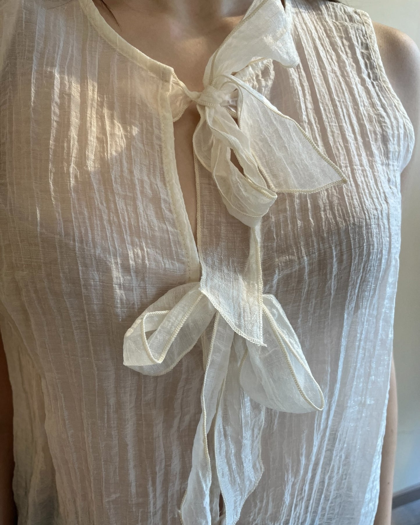 Camicia smanicata con fiocchi davanti art. S22XBF LEJANO Sandro FERRONE