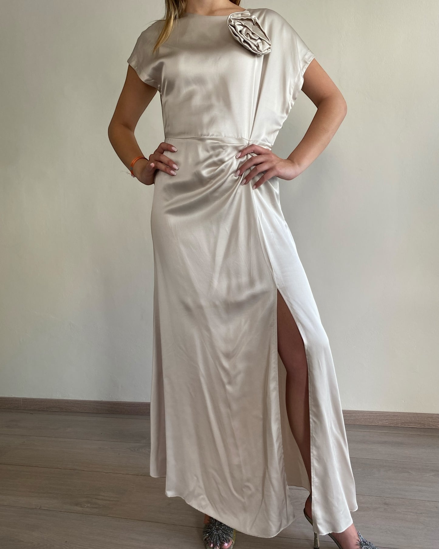 Abito raso con spilla art. A50368MO MOTEL
