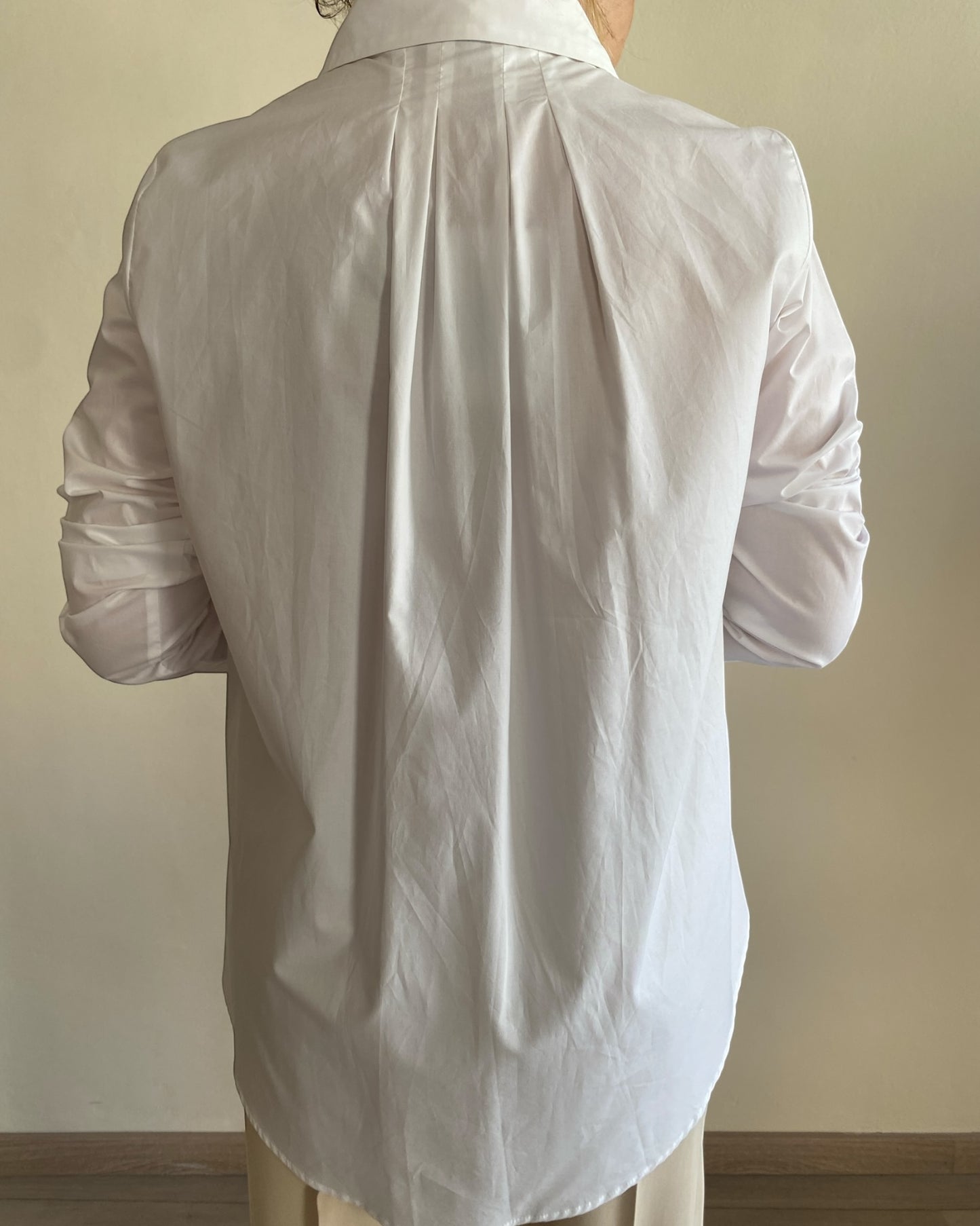 Camicia con pieghe posteriori art. C6568-NT-BAS MOTEL